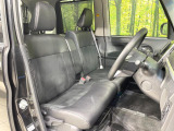 運転席シート廻りは使用感も少なく、良好な状態となっています。前オーナー様が丁寧に使っていたことがよくわかりますね。