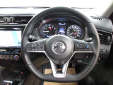 運転が楽しくなる明るく開放的な運転席まわりです。