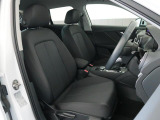 Audi車はどの車種も全てレザーハンドルです。そこにはAudiのこだわりがあり質感の高いレザーでしっかりと手に馴染み、高級感を演出します。