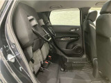 HONDA独自の機構!リアシートはチップアップ(跳ね上げ)することにより背の高い荷物も楽々積み込みすることが可能!!より空間を有効にするためにも大変便利なシートアレンジになります!!