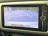 【バックカメラ】駐車時に後方がリアルタイム映像で確認できます。大型商業施設や立体駐車場での駐車時や、夜間のバック時に大活躍!運転スキルに関わらず、今や必須となった装備のひとつです!