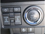 『1台』のお車に対して、3名体制で日々議論を重ね仕入れを行っております。