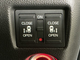 【両側パワースライドドア】両側がパワースライドドアになっており、運転席のスイッチやスマートキーでも開閉が可能です!開口部も広いので乗り降りも楽々♪