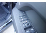 自分の最適なポジションにすぐにセットできるので、運転を始める前にシートの調整に時間を取られません。特に朝の忙しい時間帯や急いでいる時でも、ボタン一つでシートを自動的に調整できるため、非常に便利です。