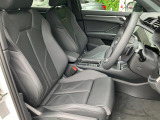 人間工学に基づいて設計されたシートは車のもっているドライビングフィールを存分にドライバーに伝えてくれるクオリティの高い仕上がりとなっています。