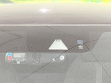 【ホンダセンシング】走行中に前方の車両等を認識し、衝突しそうな時は警報とブレーキで衝突回避と被害軽減をアシスト。より安全にドライブをお楽しみいただけます。