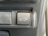 【パワーバックドア】スマートキーや運転席のボタンを押すだけでリアゲートが自動で開閉します!荷物を持っている時や、高い位置にあるバックドアを閉める際に便利な機能です♪