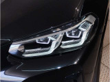 BMWの伝統の丸目4灯ヘッドライトでございます。LEDライトで視認性もよく明るく安全性の向上につながります。
