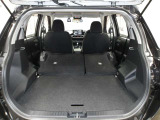リヤシートを両方倒せば大きな荷物も車載可能です♪