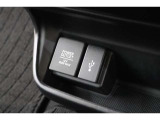 USBオーディオ用ソケットがついていますので携帯電話などを接続すれば音楽等の再生が可能です!