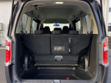 普段のお買い物や通勤、送迎等に十分な荷室スペースを確保しております。セカンドシートを倒すと、大きな荷物の積載も可能です♪