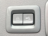 【パワーバックドア】スマートキーや運転席のボタンを押すだけでリアゲートが自動で開閉します!荷物を持っている時や、高い位置にあるバックドアを閉める際に便利な機能です♪