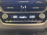 オートエアコンなので車内で快適に過ごせます。
