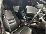 運転席も広々としており運転しやすい環境を実現しています☆室内クリーニングも実施済みです。