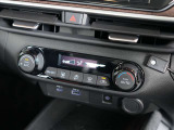 四季を通じて車内を快適に保つオートエアコンを装備しています。
