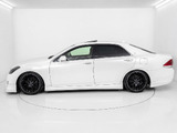 車高調が装着されているお車です!車高の調整が自由自在!お客様のお好みのスタイリングを実現してくれる大人気アイテムです!