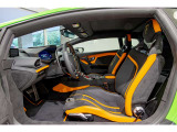 Orange CCB brakes calipersMatt Black Roof rails Style package - Grigio Titans mattSport seats (bi-shell) Cupholder and Smoker package (Apple CarPlay & Android Auto)Rear view camera
