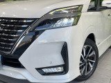 【LEDヘッドライト】悪天候や夜間走行時も良好な視界を確保し安心して運転できる高輝度LEDヘッドライトを装備!点灯速度が早く、消費電力も抑えられています。