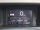 メータは先進的なデジタルメーターを採用!ゆっくりと数字が動くのでとても見やすく表示されます!平均燃費なども表示、エコな運転の手助けをしてくれます!