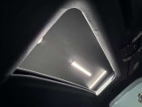 解放感溢れる【サンルーフ】☆車内には爽やかな風や太陽の穏やかな光が差し込みます☆