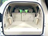 普段のお買い物や通勤、送迎等に十分な荷室スペースを確保しております。セカンドシートを倒すと、大きな荷物の積載も可能です♪