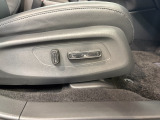 パワーシートは細部への高さ調整も可能なシート。ドライビングポジションは運転には重要ですよね