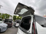 ガラスハッチで簡単に荷物を入れられます♪