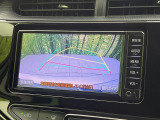 【バックカメラ】駐車時に後方がリアルタイム映像で確認できます。大型商業施設や立体駐車場での駐車時や、夜間のバック時に大活躍!運転スキルに関わらず、今や必須となった装備のひとつです!