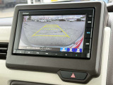 【バックカメラ】駐車時に後方がリアルタイム映像で確認できます。大型商業施設や立体駐車場での駐車時や、夜間のバック時に大活躍!運転スキルに関わらず、今や必須となった装備のひとつです!