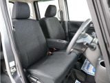 運転席のスペースはゆったりしていて、視界も広く確保されているので普段の運転からロングドライブまで快適です。