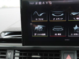 スマートフォンとAudiをUSBケーブルを介し接続。AppleのCarPlayやAndroid Autoのアプリを通じて、スマートフォンのコンテンツをMMIディスプレイに表示します。