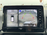 車庫入れが不安な方必見です!白線や車間を空から見下ろしたような画像で一目で分かって車庫入れも安心。周囲に動くものがあれば表示とブザーでお知らせしてくれるのでさらに安心です。