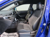 高いホールド性で運転姿勢が安定します。長距離ドライブでも疲れにくいのが魅力です。快適なドライビングライフをお送りください♪