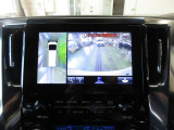 車両を上から見たような映像をナビ画面に表示するパノラミックビューモニター。