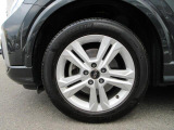 全車両に標準装備の純正アルミホイールは、純正ならではのバランスの良いデザインと、走行安定性をお楽しみ頂けます。