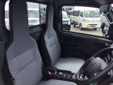 それぞれの分野のプロがお車の悩みや疑問に親身になって対応させていただきます。