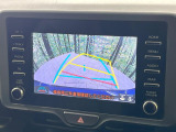 【ステアリング連動バックカメラ】駐車時に後方がリアルタイム映像で確認できます。大型商業施設や立体駐車場での駐車時や、夜間のバック時に大活躍!運転スキルに関わらず、今や必須となった装備のひとつです!