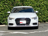 Audiデザインの特徴であるシングルフレームグリルが存在感を主張します。