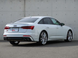 Audiが指定する独自の条件を全て満たした車だけが、認定資格を持つテクニシャンの手による100項目にも及ぶ点検・整備のプロセスを受け、お客様のもとへ届けられます。