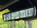 【デジタルインナーミラー】後席の大きな荷物や同乗者で後方が確認しづらい時でも安心!カメラが撮影した車両後方の映像をルームミラー内に表示。クリアな視界で状況の確認が可能です!