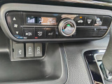 温度を調節すれば、自動で風量調整もしてくれるAUTOエアコン機能も付いています★