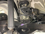 お車を安心してお乗りいただく為には、足回りの定期点検が欠かせません。サービスサポート(有償保証)では無料点検もご提供しており、安心のカーライフをお過ごしいただけるサポート体制が整っています。