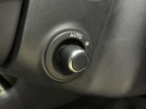 【電動調整ステアリングコラム】シートメモリーと合わせて使用すると複数人運転する場合は、お好きなポジションを記憶する事ができます。細かな調節も可能なため、快適な運転が楽しめます。