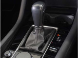 【シフトレバー】シフトもとても操作しやすいデザインになっております。運転する人の事を第一に考えた操作性の高い仕様です。