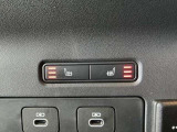 【リアシートヒーター】後部座席にもシートヒーターが搭載されており、シーズン問わずに快適なドライブをお楽しみいただけます。