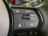 【アダプティブクルーズコントロール】高速道路での長距離走行が楽に!!自動で速度を保つクルーズコントロールが、衝突軽減システムと連携し、前方の車両を感知して車間を保つように速度調節してくれます!!
