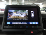 バックカメラの画像です。ガイドラインがスムースな車庫入れをサポートいたします。車庫入れの安心感がアップしますね。