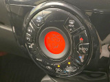 【オートエアコン】一度お好みの温度に設定すれば、車内の温度を検知し風量や温度を自動で調整。暑い&hellip;寒い&hellip;と何度もスイッチ操作をする必要はありません。快適な車内空間には必須の機能ですね♪