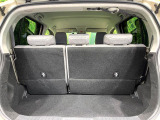普段のお買い物や通勤、送迎等に十分な荷室スペースを確保しております。セカンドシートを倒すと、大きな荷物の積載も可能です♪