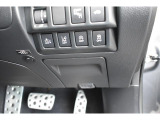 ハンドル右下にビルトインETC。車種専用ケースにて装着されており運転の邪魔にもならず高速の乗り降りも楽になります。